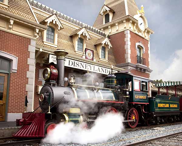 DISNEYLAND RAILROAD AT MAIN STREET STATION