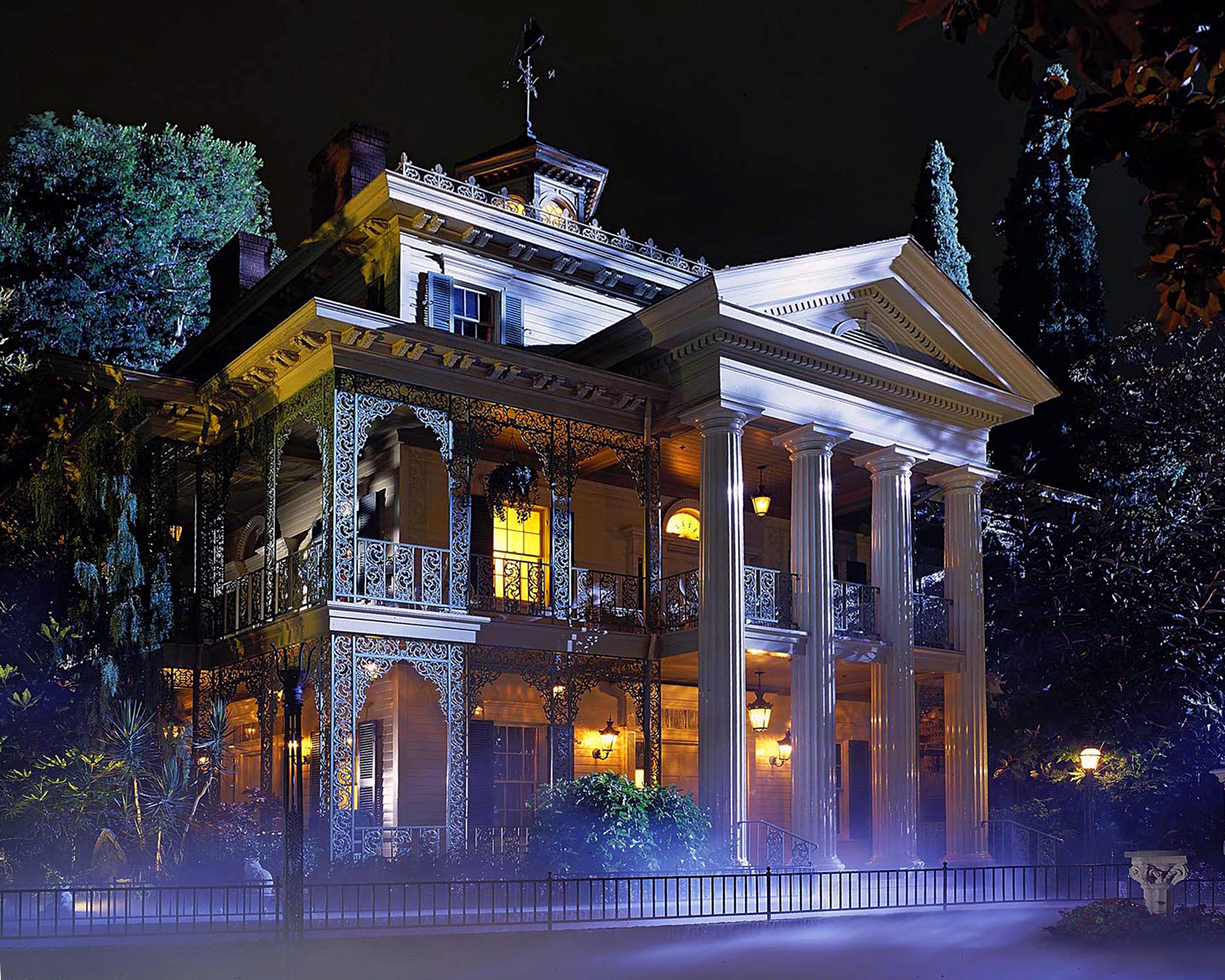 HAUNTED MANSION -Ð This New Orleans Square
